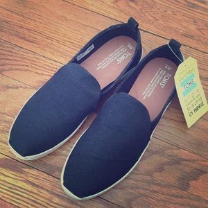 TOMS size 9 women’s